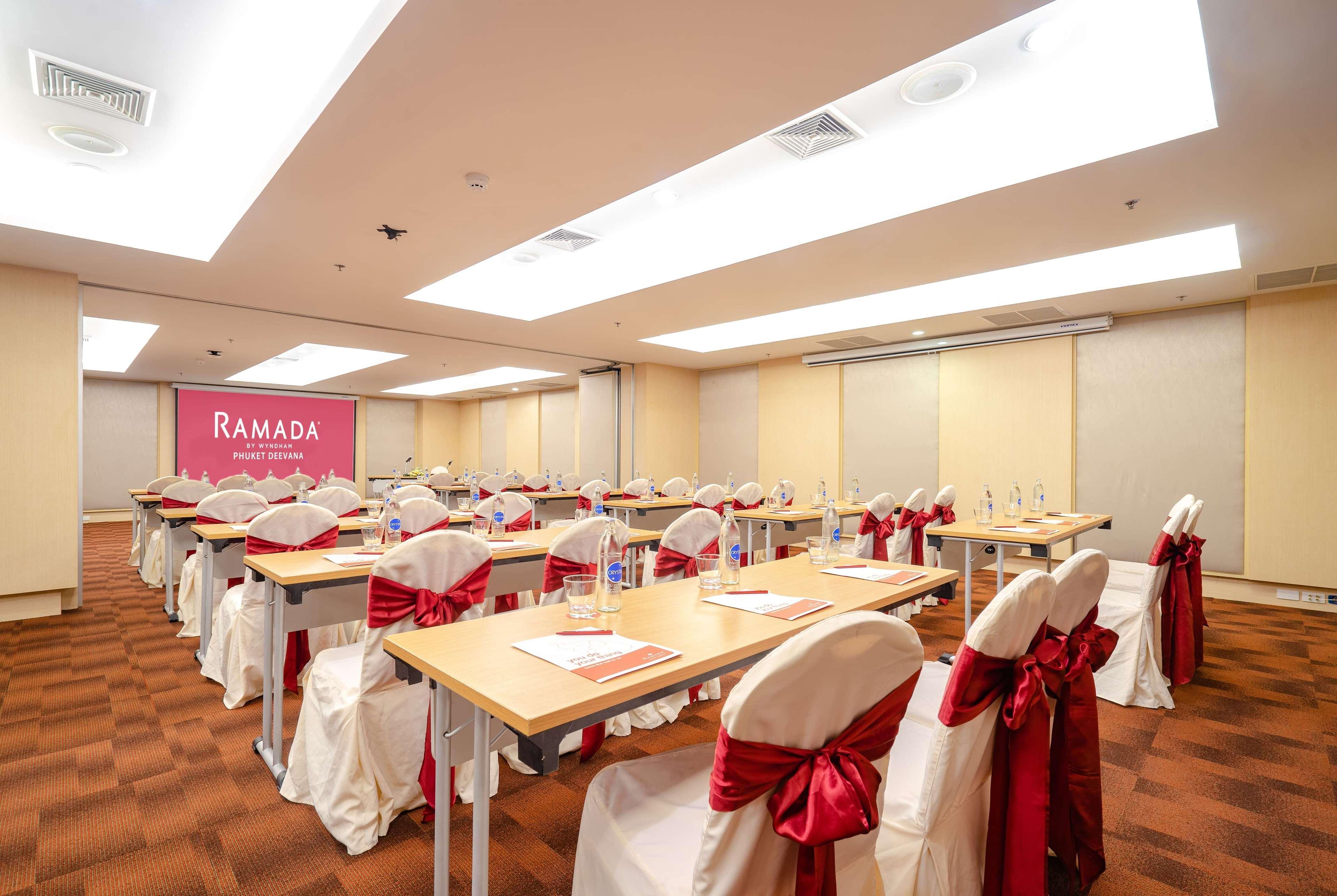 Ramada By Wyndham Phuket Deevana Patong Экстерьер фото