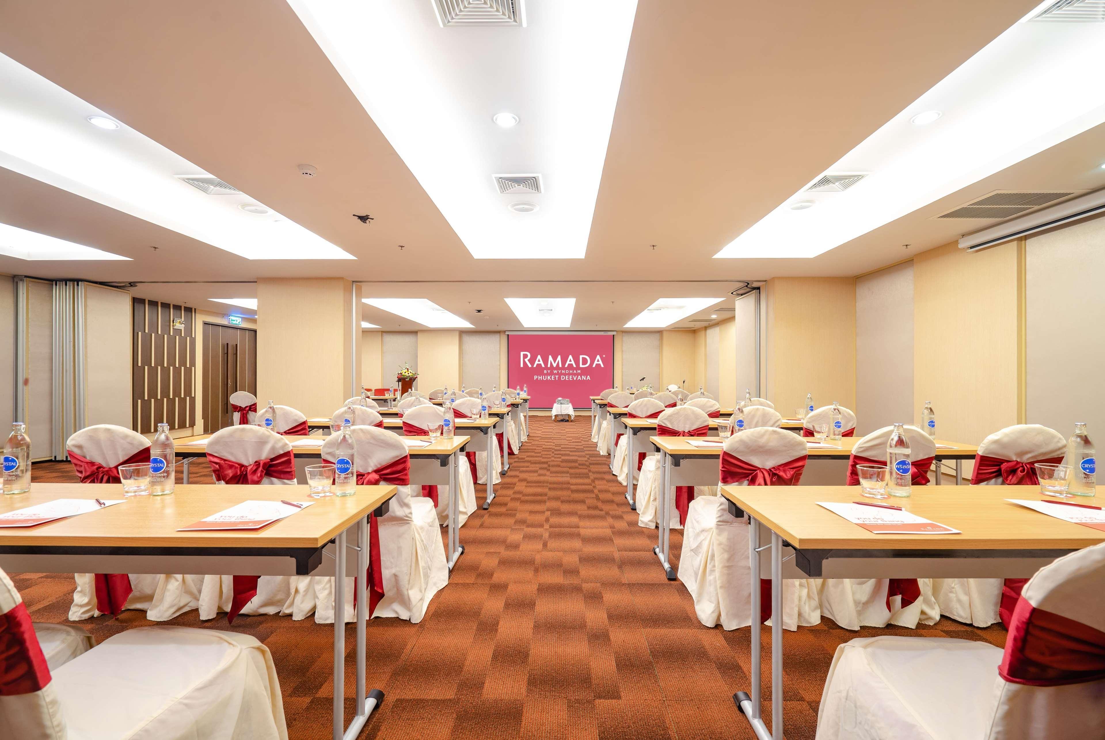 Ramada By Wyndham Phuket Deevana Patong Экстерьер фото