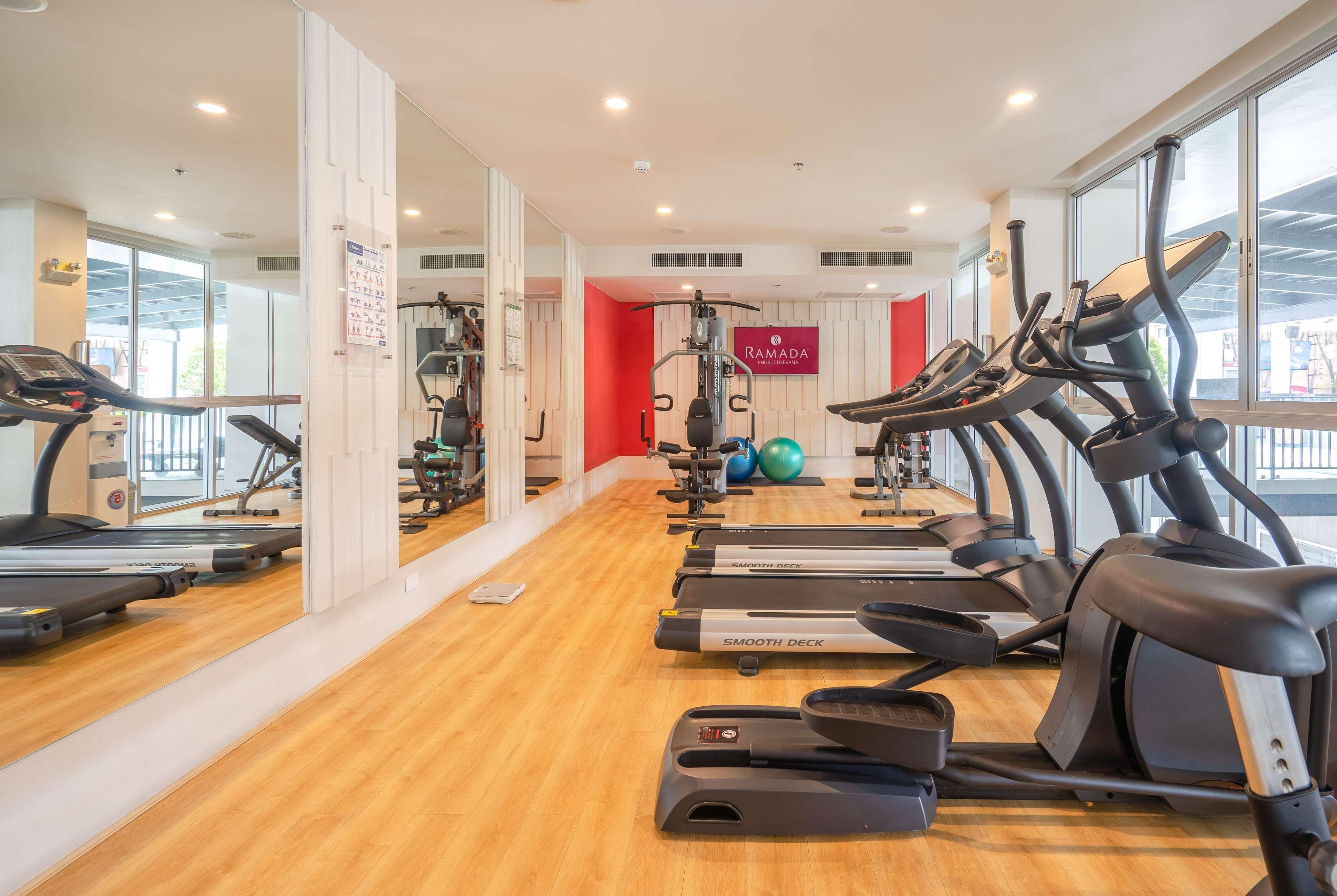Ramada By Wyndham Phuket Deevana Patong Экстерьер фото