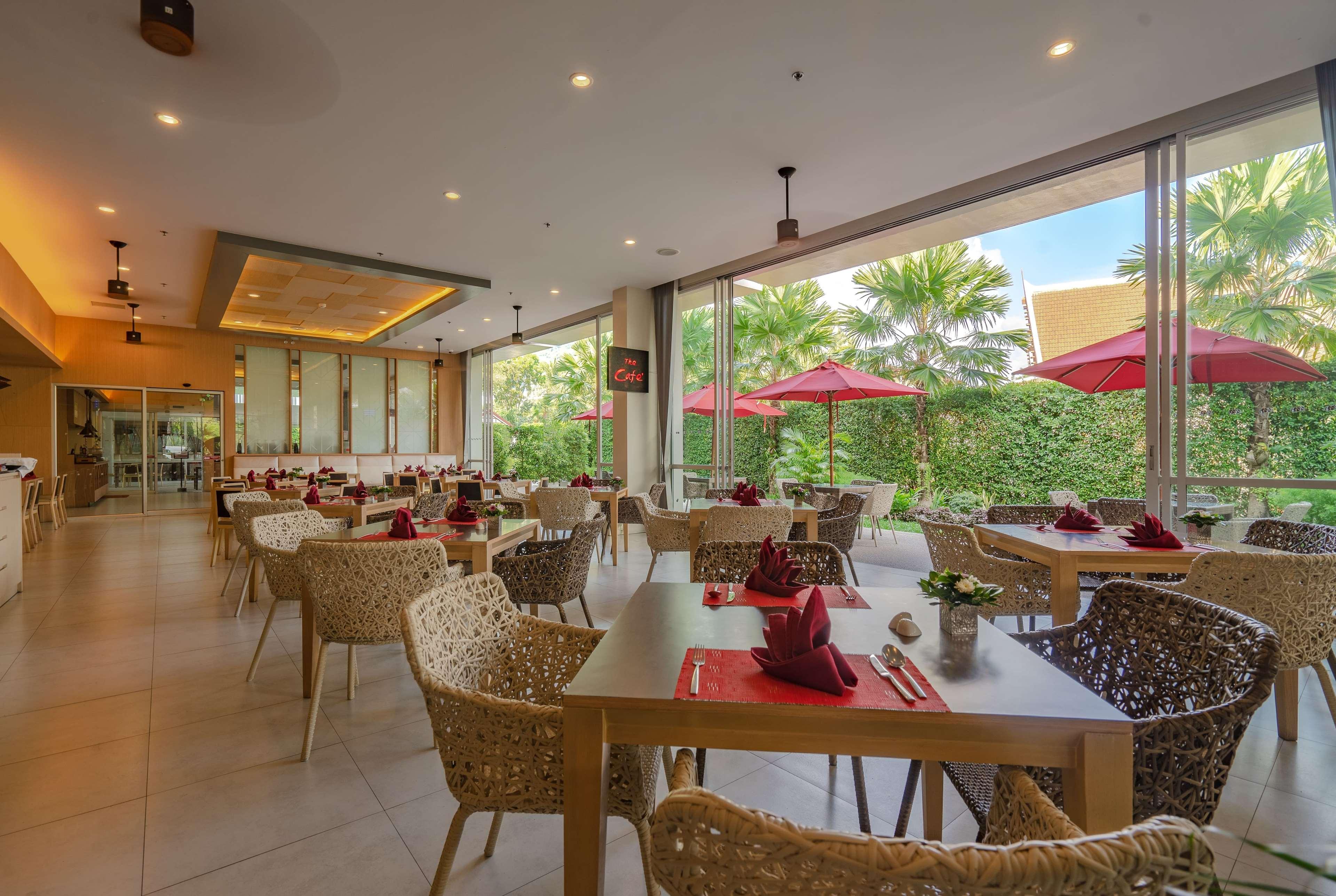 Ramada By Wyndham Phuket Deevana Patong Экстерьер фото