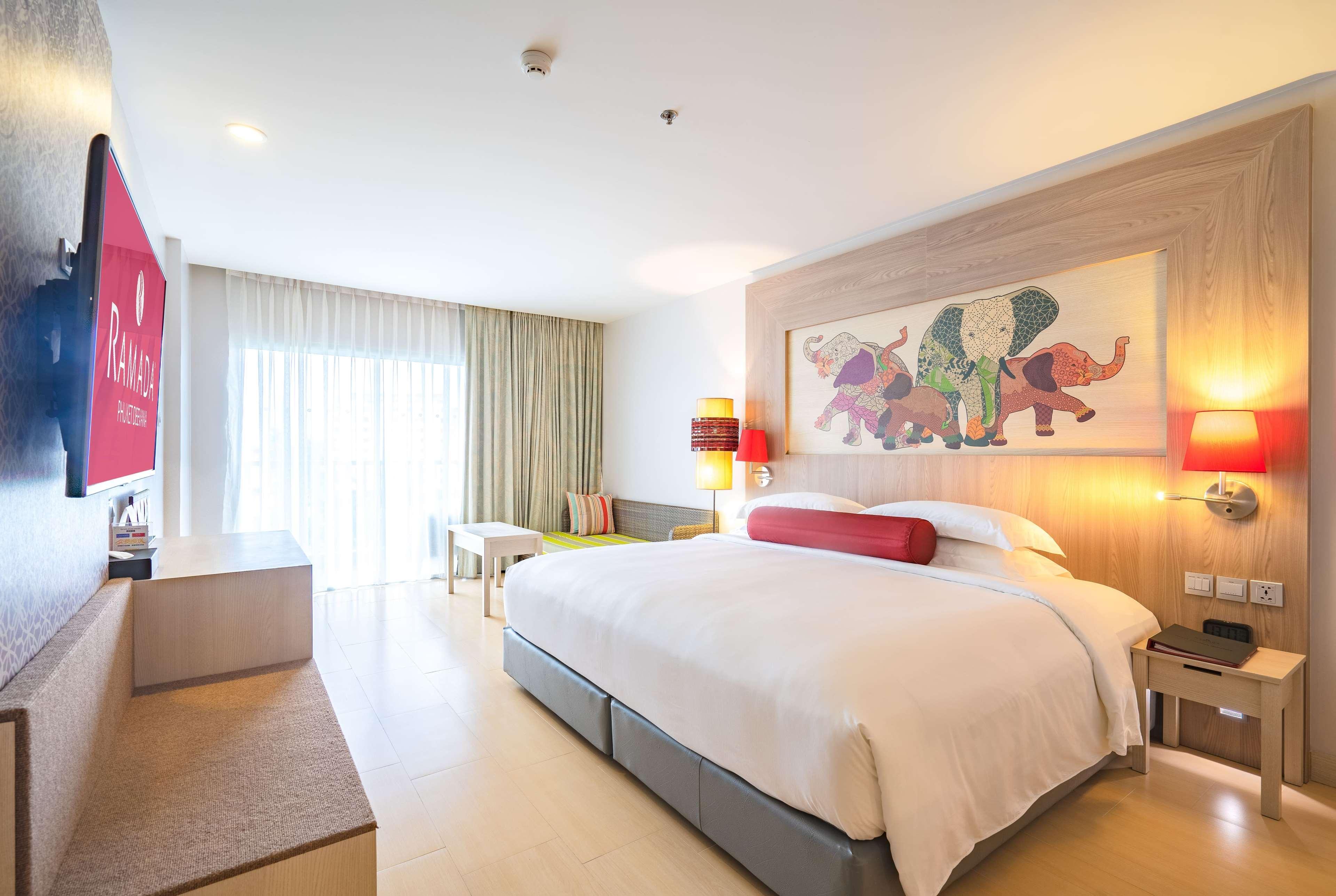Ramada By Wyndham Phuket Deevana Patong Экстерьер фото