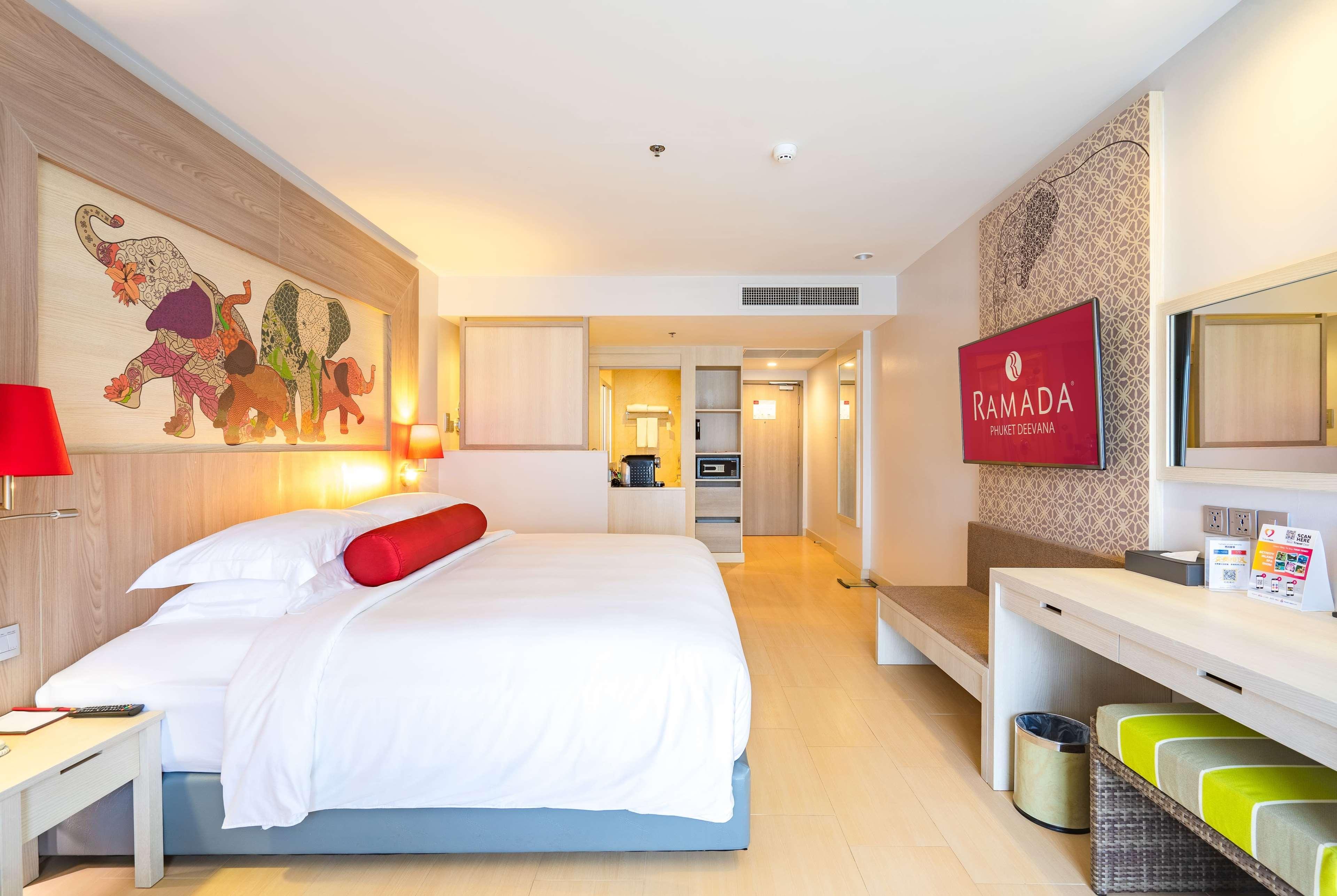 Ramada By Wyndham Phuket Deevana Patong Экстерьер фото