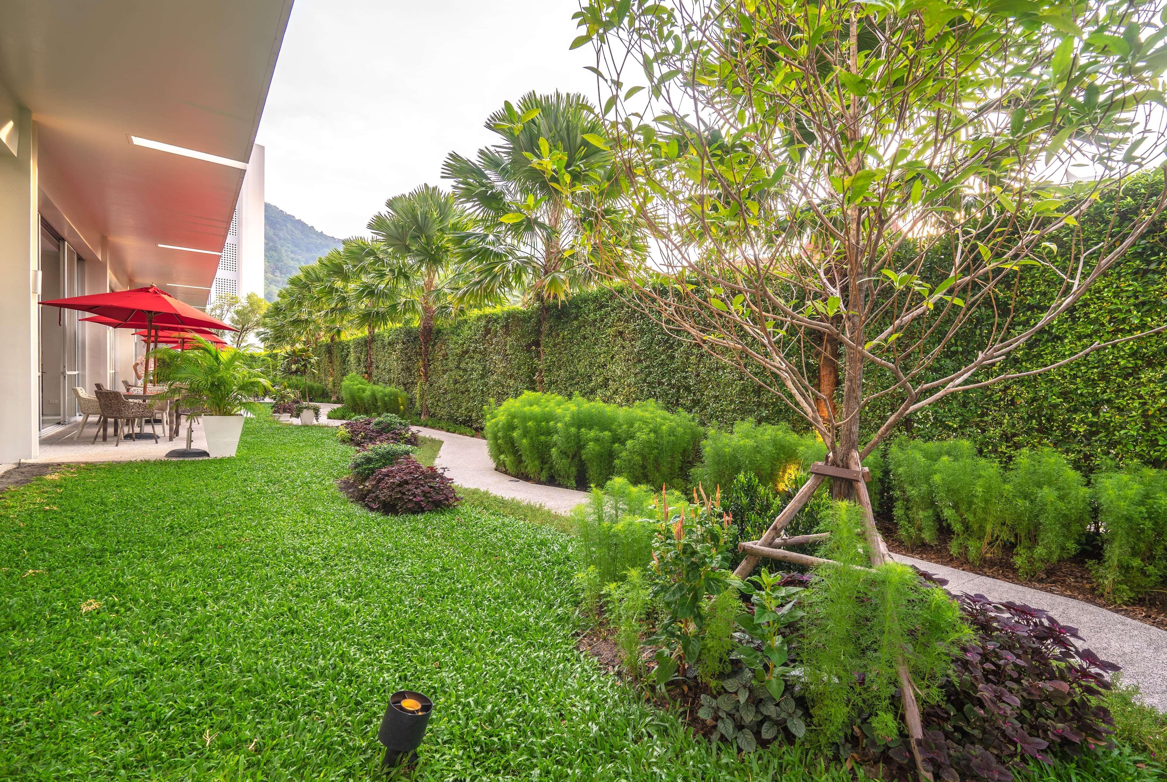 Ramada By Wyndham Phuket Deevana Patong Экстерьер фото