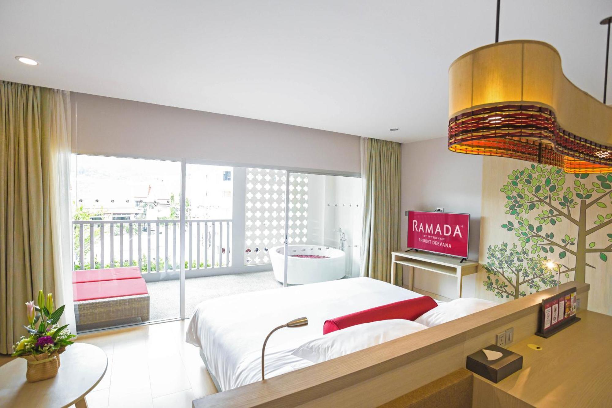 Ramada By Wyndham Phuket Deevana Patong Экстерьер фото