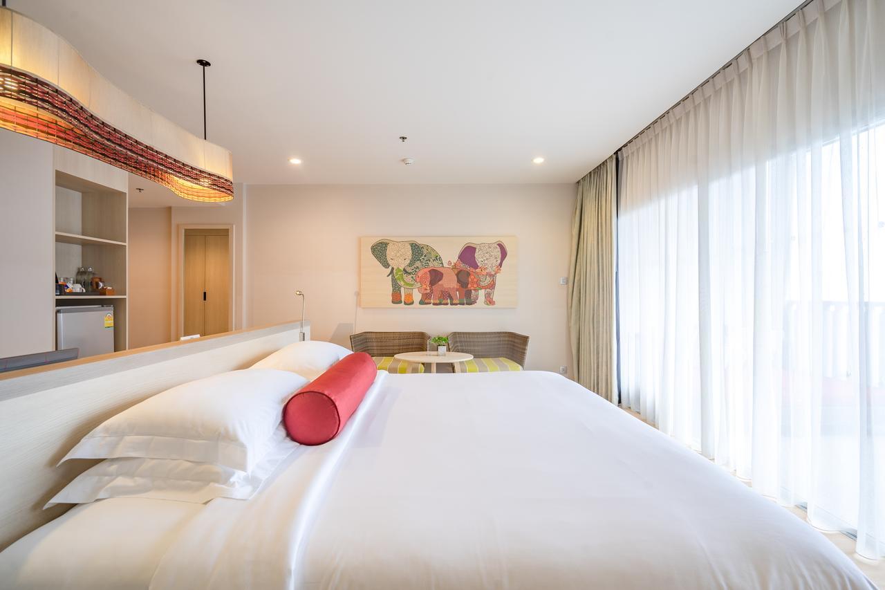Ramada By Wyndham Phuket Deevana Patong Экстерьер фото